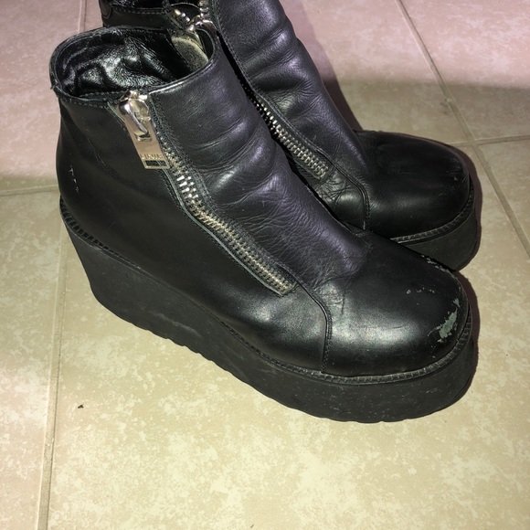 SOLD 🖤 UNIF Daria Boots - Picture 1 of 7